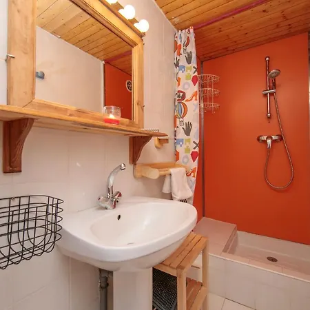Le Grand-lemps Sleeps 6 아파트 *